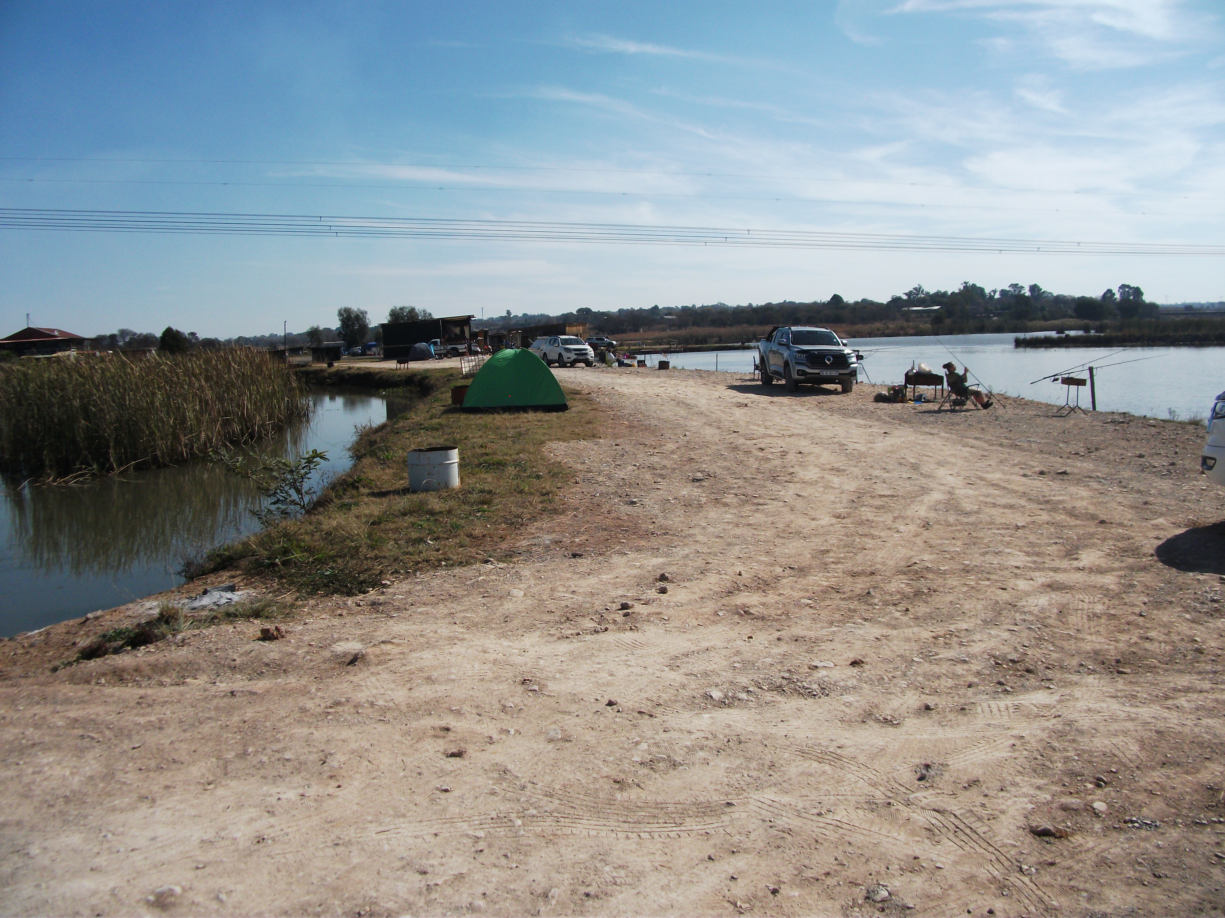 Swartbaar dam links karp dam regs.