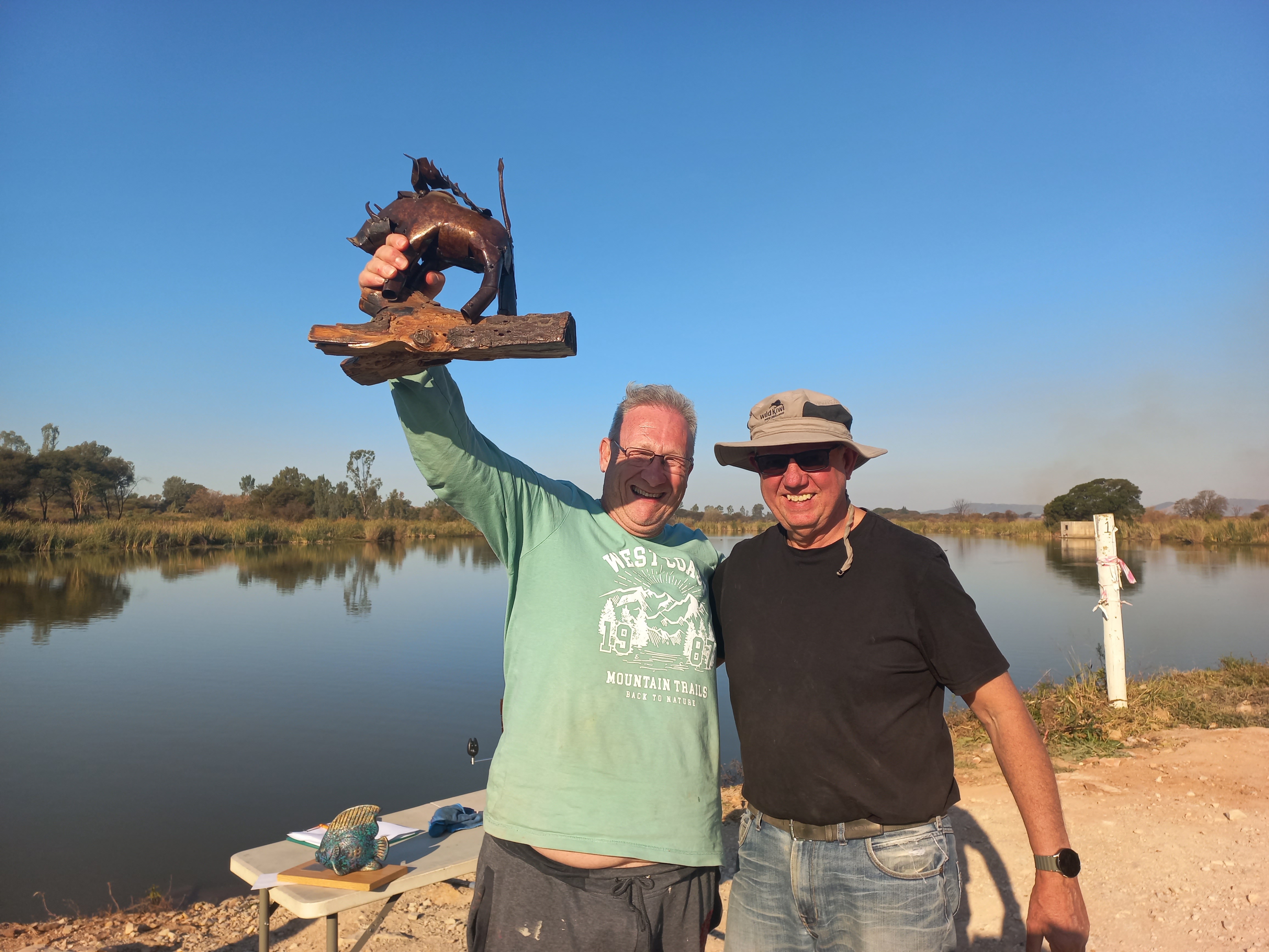 Walter kry varkie. Vergeet sy katrolle en stroppe by huis.